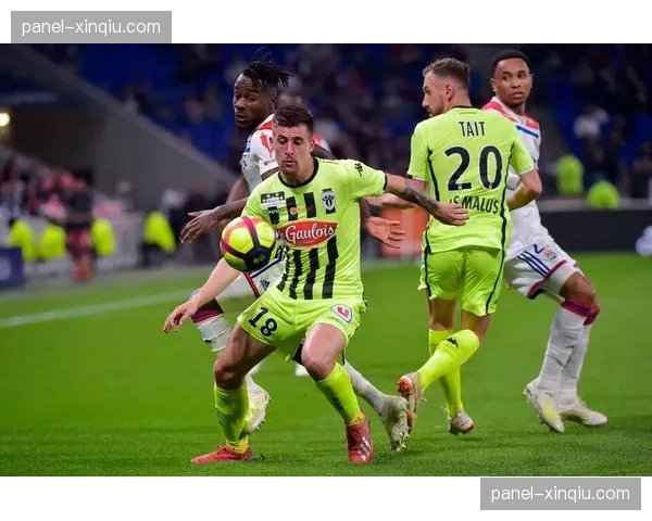 赛前训练：昂热全队加练点球，为可能的僵局做准备